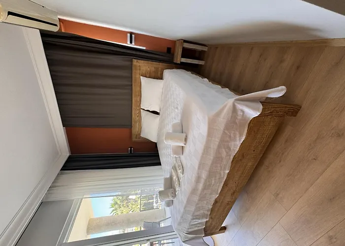 Gerence By Lamira Bed & Breakfast *